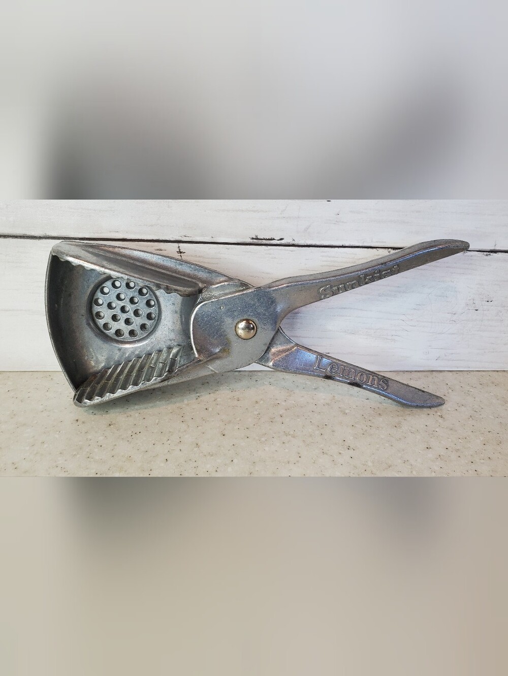 Vintage Sunkist Lemons Cast Aluminum Hand Citrus Juicer Squeezer Press USA